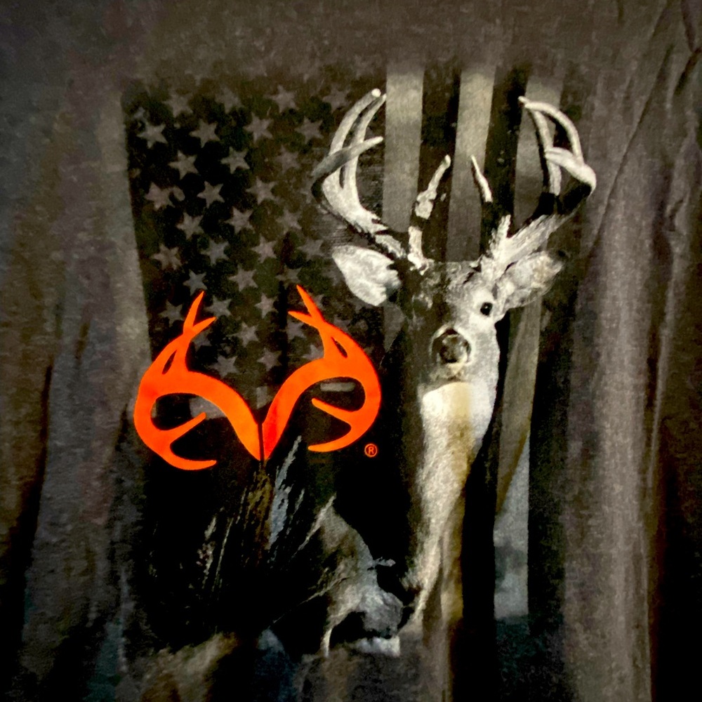 Grey real tree men’s 2xl buck t shirt